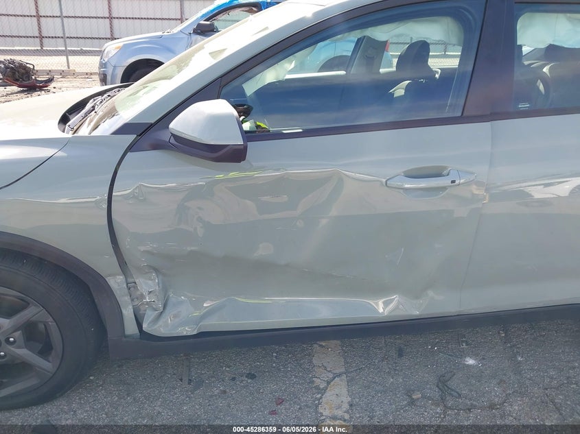 2025 Kia K4 VIN 3KPFT4DE8SE226537 IAAI salvage auction — SIDE, Salvage Title, sold $7,800 on 2026-08-24 (photo 6)