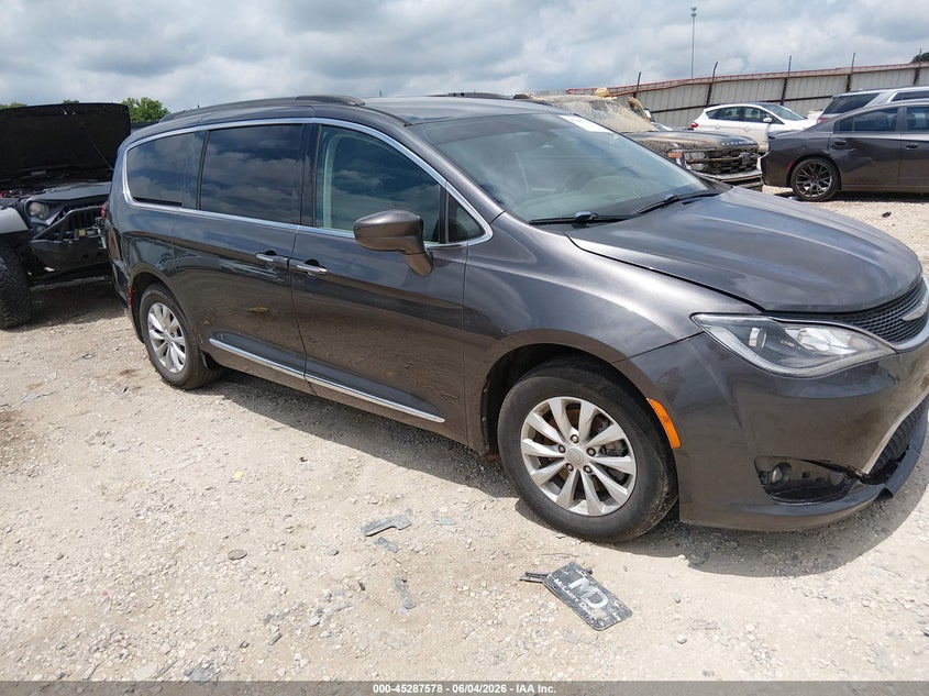 2017 Chrysler Pacifica VIN 2C4RC1BGXHR524482 IAAI salvage auction — UNKNOWN, Salvage Title, sold $1,350 on 2026-07-09 (photo 1)