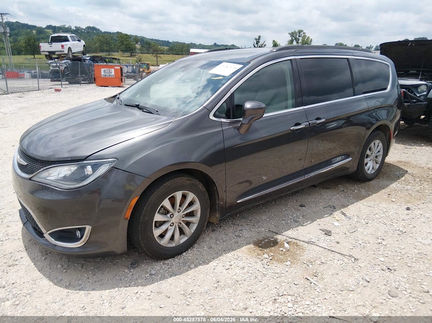2017 Chrysler Pacifica VIN 2C4RC1BGXHR524482 IAAI salvage auction — UNKNOWN, Salvage Title, sold $1,350 on 2026-07-09 (photo 2)