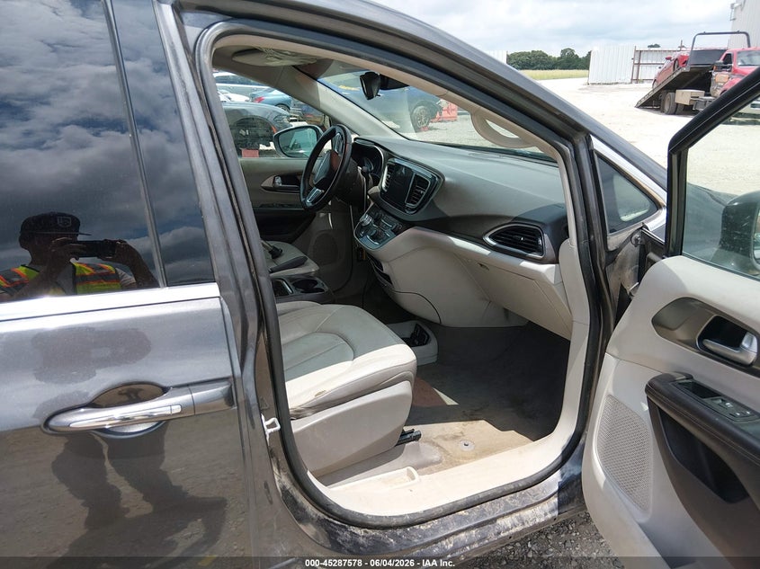 2017 Chrysler Pacifica VIN 2C4RC1BGXHR524482 IAAI salvage auction — UNKNOWN, Salvage Title, sold $1,350 on 2026-07-09 (photo 5)