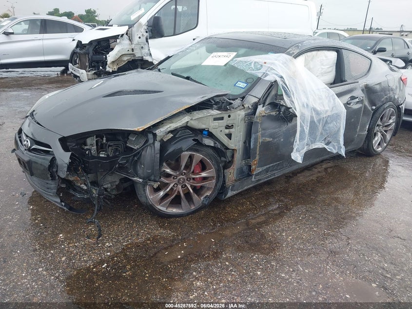 2015 Hyundai Genesis VIN KMHHU6KJXFU127626 IAAI salvage auction — ROLLOVER, Salvage (Texas), sold $25 on 2026-07-29 (photo 2)