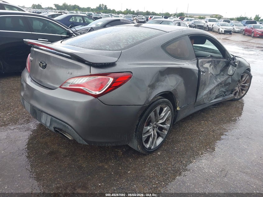 2015 Hyundai Genesis VIN KMHHU6KJXFU127626 IAAI salvage auction — ROLLOVER, Salvage (Texas), sold $25 on 2026-07-29 (photo 4)