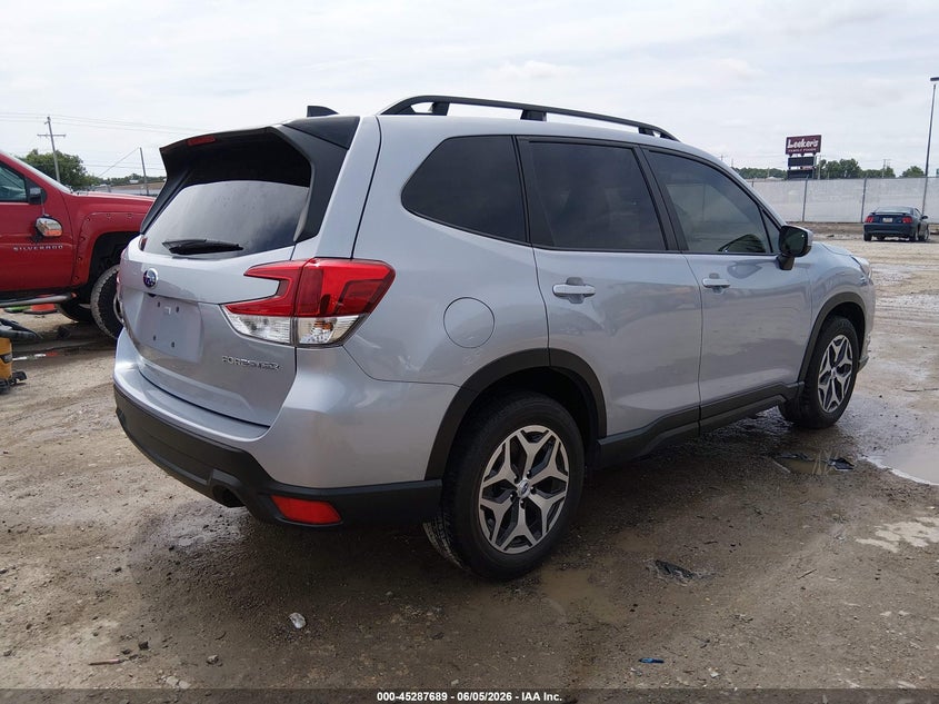 2024 Subaru Forester VIN JF2SKADC4RH501227 IAAI salvage auction — HAIL, Salvage Title, sold $14,800 on 2026-07-17 (photo 4)