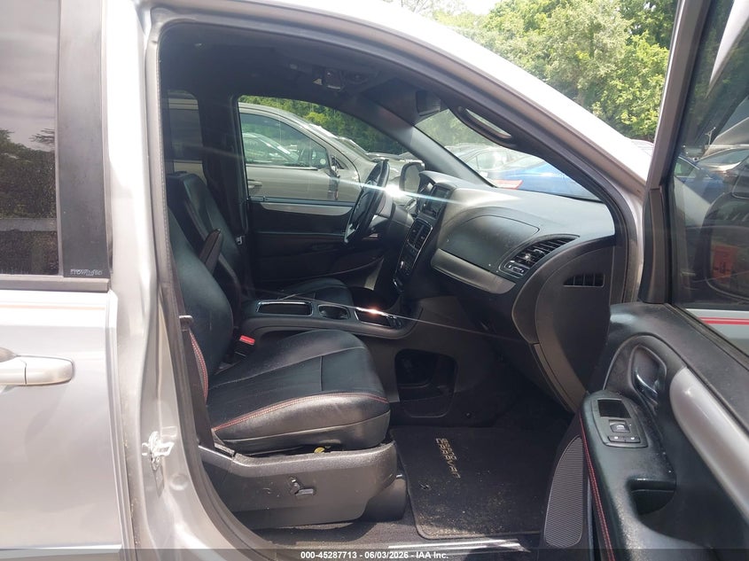 2014 Dodge Caravan VIN 2C4RDGEG2ER104447 IAAI salvage auction — NORMAL WEAR, Clear - Dealer Only (Kansas), sold $550 on 2026-07-29 (photo 5)