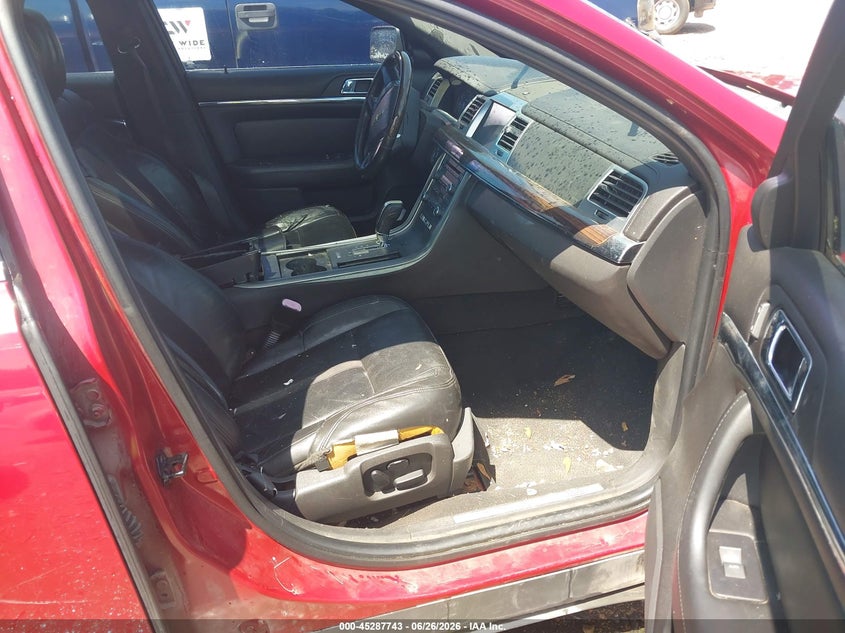 2009 Lincoln Mks VIN 1LNHM94R09G618388 IAAI salvage auction — NORMAL WEAR, Clear (Mississippi), sold $250 on 2026-07-18 (photo 5)