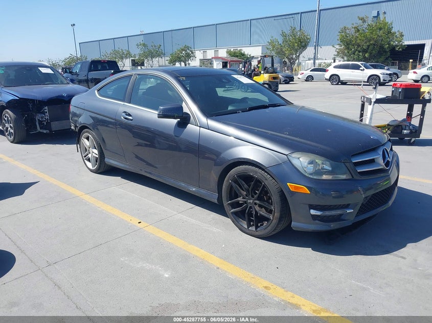 2013 Mercedes-benz C-klasse VIN WDDGJ4HB1DF950577 IAAI salvage auction — REAR END, Salvage Title, sold $550 on 2026-07-13 (photo 1)