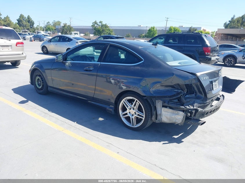 2013 Mercedes-benz C-klasse VIN WDDGJ4HB1DF950577 IAAI salvage auction — REAR END, Salvage Title, sold $550 on 2026-07-13 (photo 3)