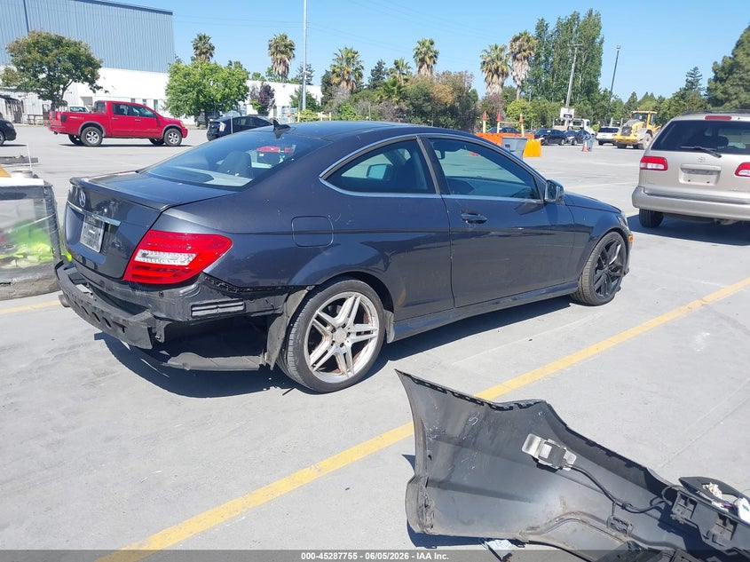 2013 Mercedes-benz C-klasse VIN WDDGJ4HB1DF950577 IAAI salvage auction — REAR END, Salvage Title, sold $550 on 2026-07-13 (photo 4)