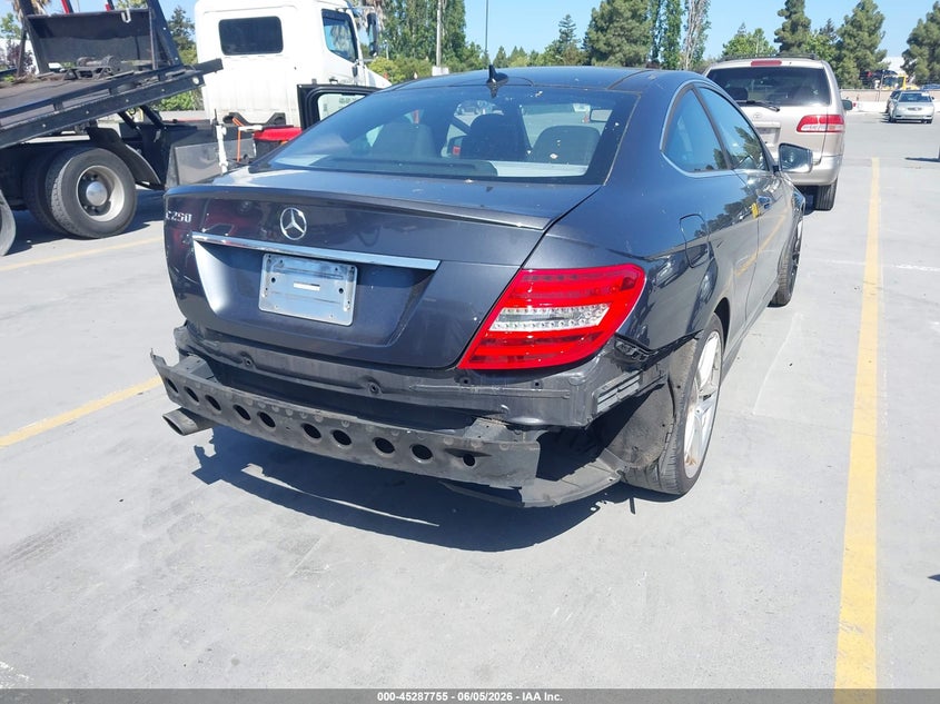 2013 Mercedes-benz C-klasse VIN WDDGJ4HB1DF950577 IAAI salvage auction — REAR END, Salvage Title, sold $550 on 2026-07-13 (photo 6)