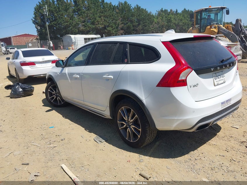 2016 Volvo V60 cross country VIN YV4612HK5G1010470 IAAI salvage auction — UNKNOWN, Salvage Title, sold $2,750 on 2026-07-30 (photo 3)