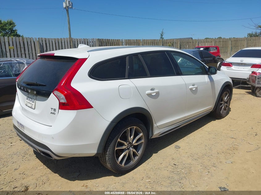 2016 Volvo V60 cross country VIN YV4612HK5G1010470 IAAI salvage auction — UNKNOWN, Salvage Title, sold $2,750 on 2026-07-30 (photo 4)