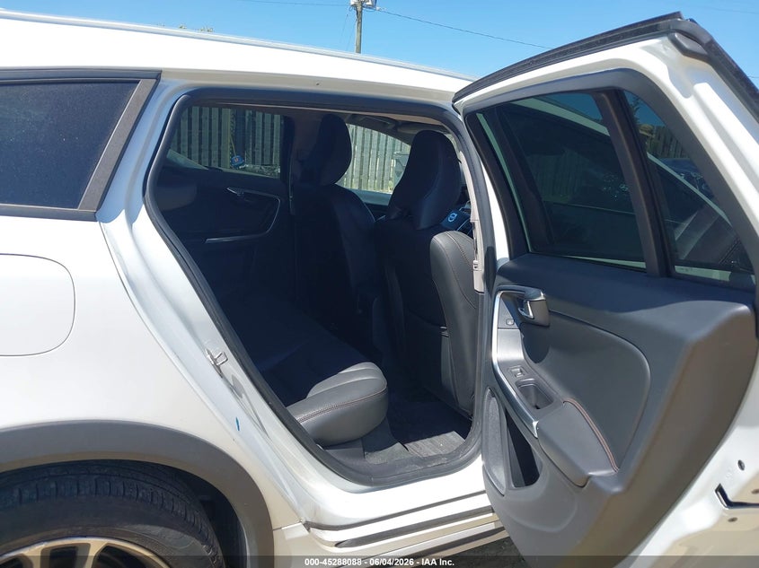 2016 Volvo V60 cross country VIN YV4612HK5G1010470 IAAI salvage auction — UNKNOWN, Salvage Title, sold $2,750 on 2026-07-30 (photo 8)