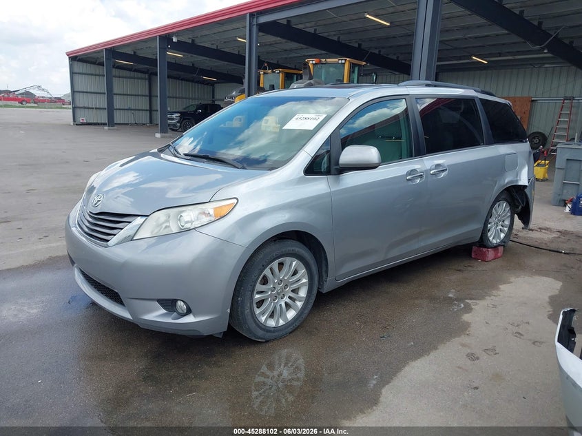 2017 Toyota Sienna VIN 5TDYZ3DCXHS854792 IAAI salvage auction — REAR END, Salvage Title, sold $3,250 on 2026-07-16 (photo 2)