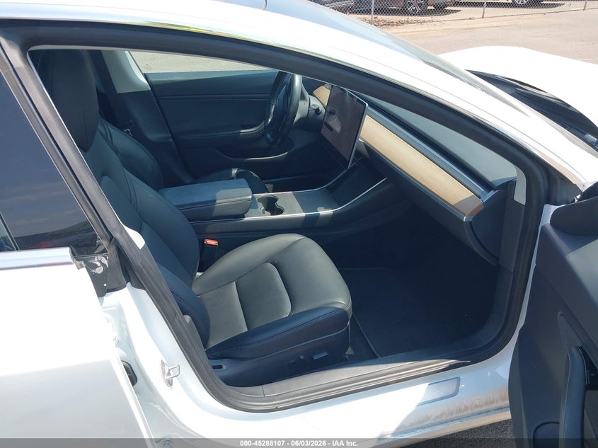 2018 Tesla Model 3 VIN 5YJ3E1EA6JF126470 IAAI salvage auction — NORMAL WEAR, Clear (Hawaii), sold $2,400 on 2026-07-21 (photo 5)