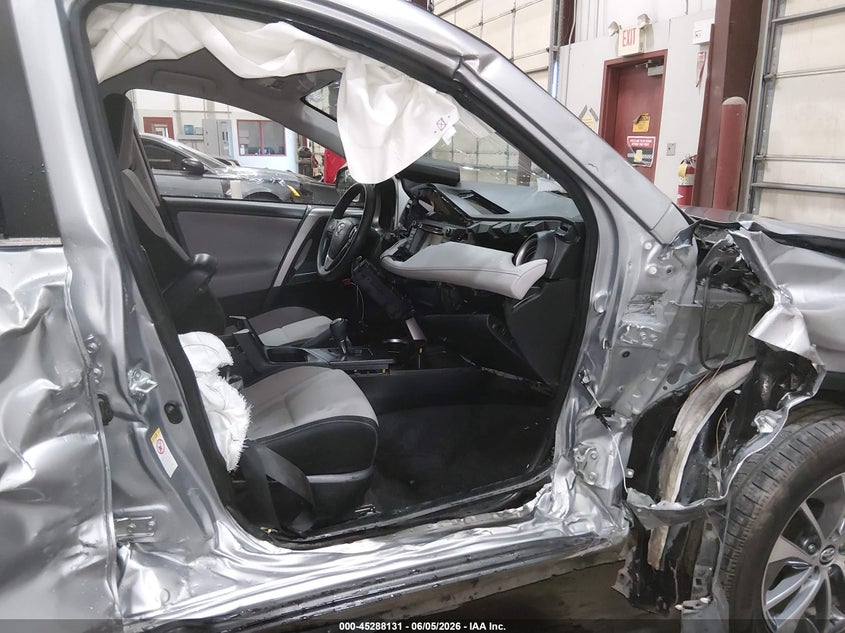 2018 Toyota Rav 4 VIN JTMRJREV0JD180961 IAAI salvage auction — SIDE, Salvage Title, sold $2,600 on 2026-07-24 (photo 5)