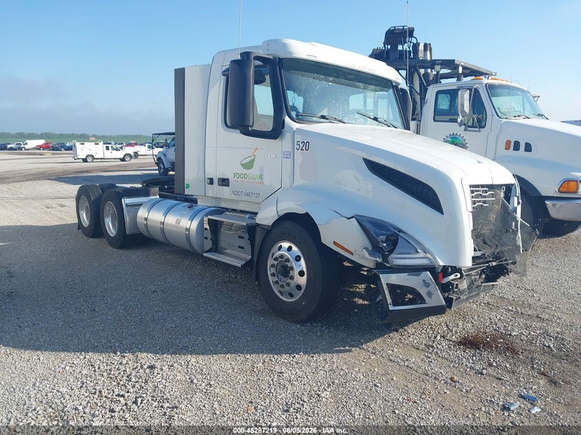 2024 Volvo VIN 4V4NC9EH4RN657520 — IAAI salvage auction photo
