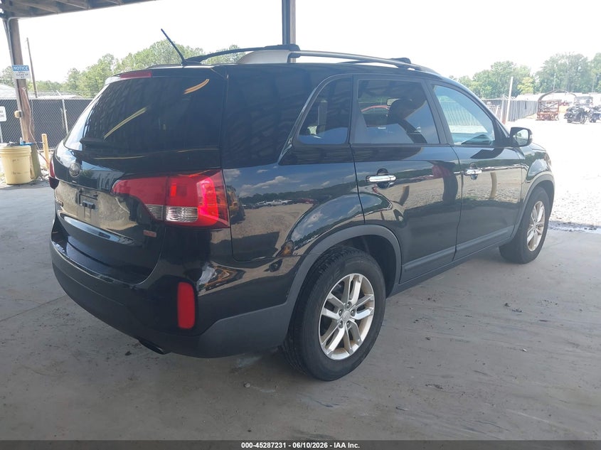 2014 Kia Sorento VIN 5XYKT3A60EG432058 IAAI salvage auction — NORMAL WEAR, Clear-Dealer Only (West Virginia), sold $900 on 2026-07-06 (photo 4)
