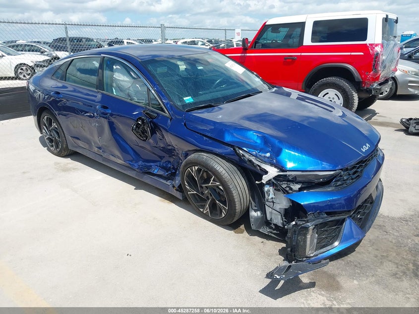 2025 Kia K5 VIN KNAG64J71S5352913 IAAI salvage auction — RIGHT FRONT, Salvage Title, sold $6,850 on 2026-08-27 (photo 1)