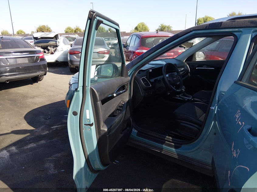 2025 Kia Seltos VIN KNDEUCAA5S7760941 IAAI salvage auction — FRONT & REAR, Salvage Title, sold $5,600 on 2026-07-10 (photo 5)