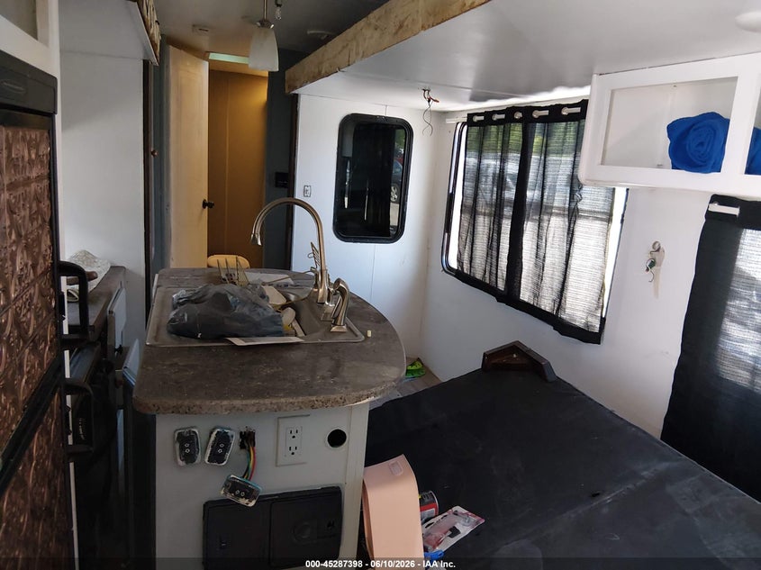 2017 Heartland rv Mallard VIN 5SFNB3126HE323448 IAAI salvage auction — WATER/FLOOD, Salvage (Tennessee), sold $1,800 on 2026-07-28 (photo 5)