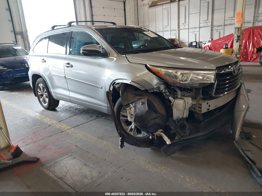 2015 Toyota Highlander VIN 5TDJKRFH1FS192731 IAAI salvage auction — RIGHT FRONT, Salvage Title, sold $8,300 on 2026-07-30 (photo 1)