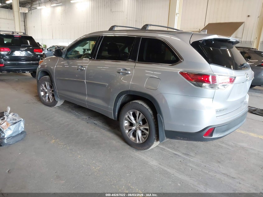 2015 Toyota Highlander VIN 5TDJKRFH1FS192731 IAAI salvage auction — RIGHT FRONT, Salvage Title, sold $8,300 on 2026-07-30 (photo 3)