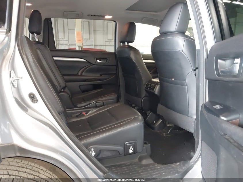 2015 Toyota Highlander VIN 5TDJKRFH1FS192731 IAAI salvage auction — RIGHT FRONT, Salvage Title, sold $8,300 on 2026-07-30 (photo 8)