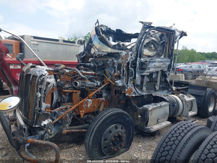 2018 Peterbilt 579 VIN 1XPBA48X5JD492807 IAAI salvage auction — Burn Engine, Bill Of Sale Destruction Only - Salvage (Ohio), sold $775 on 2026-09-16 (photo 2)
