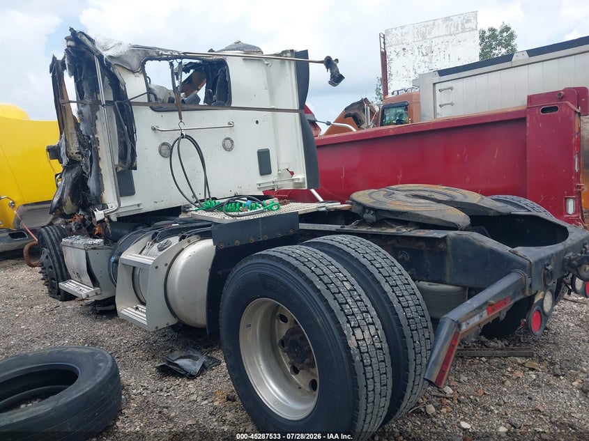 2018 Peterbilt 579 VIN 1XPBA48X5JD492807 IAAI salvage auction — Burn Engine, Bill Of Sale Destruction Only - Salvage (Ohio), sold $775 on 2026-09-16 (photo 3)