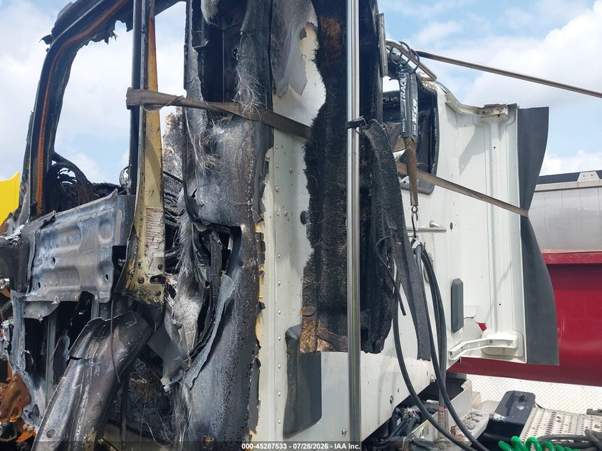 2018 Peterbilt 579 VIN 1XPBA48X5JD492807 IAAI salvage auction — Burn Engine, Bill Of Sale Destruction Only - Salvage (Ohio), sold $775 on 2026-09-16 (photo 7)