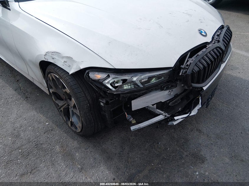 2025 BMW 3er VIN 3MW69CW04S8F76298 IAAI salvage auction — RIGHT FRONT, Wait Title, sold $25,000 on 2026-08-17 (photo 6)