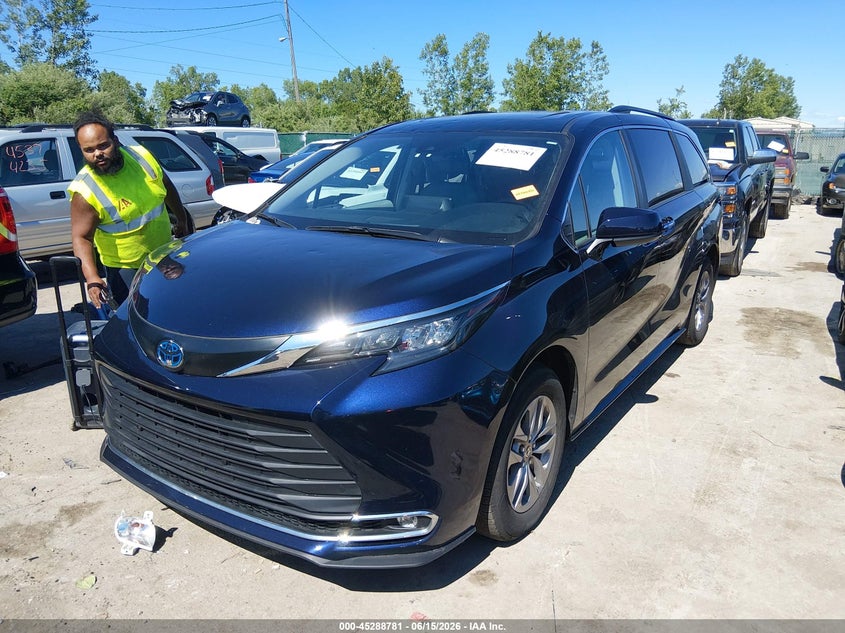 2024 Toyota Sienna VIN 5TDYSKFC4RS143022 IAAI salvage auction — HAIL, Salvage (Ohio), sold $28,550 on 2026-07-14 (photo 2)