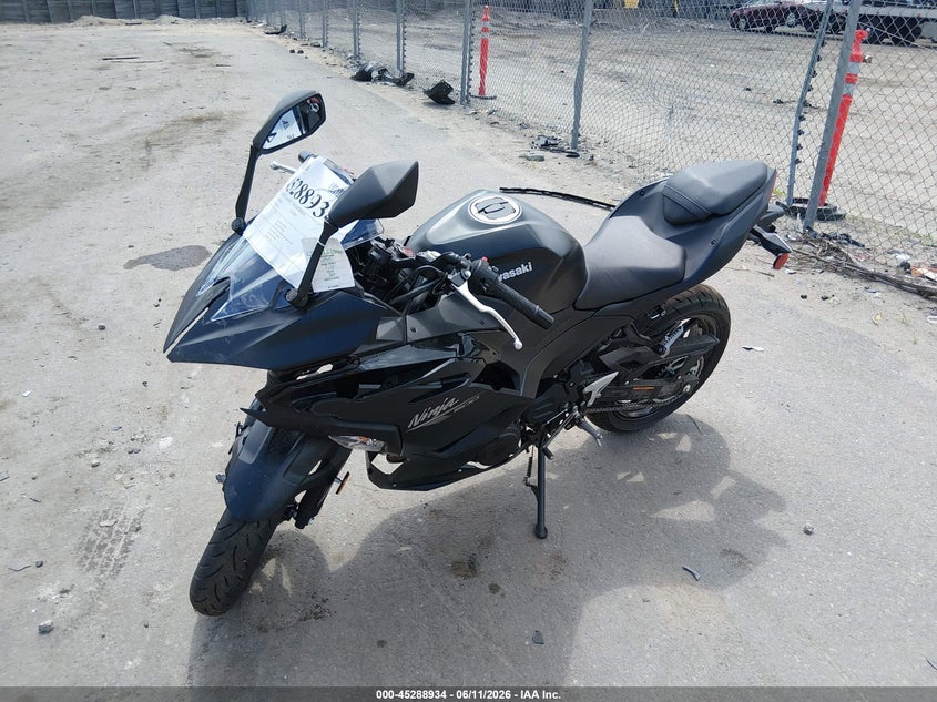 2026 Kawasaki Ninja VIN ML5EXGG1XTDA79504 IAAI salvage auction — ENGINE DAMAGE, Salvage (Massachusetts), sold $1,650 on 2026-07-28 (photo 2)