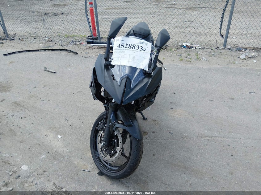 2026 Kawasaki Ninja VIN ML5EXGG1XTDA79504 IAAI salvage auction — ENGINE DAMAGE, Salvage (Massachusetts), sold $1,650 on 2026-07-28 (photo 5)