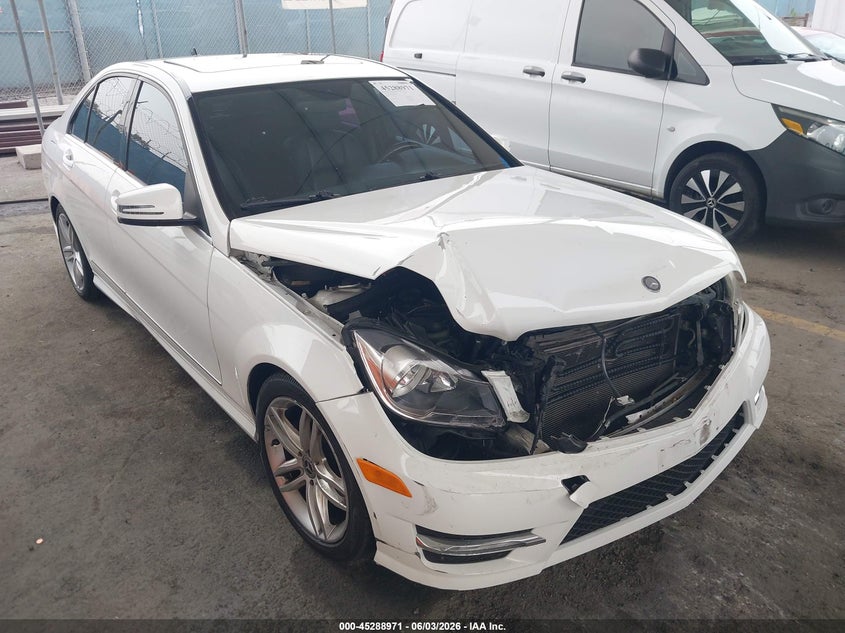 2013 Mercedes-benz C-klasse VIN WDDGF4HB0DA780436 IAAI salvage auction — FRONT END, Salvage Title, sold $925 on 2026-07-22 (photo 1)