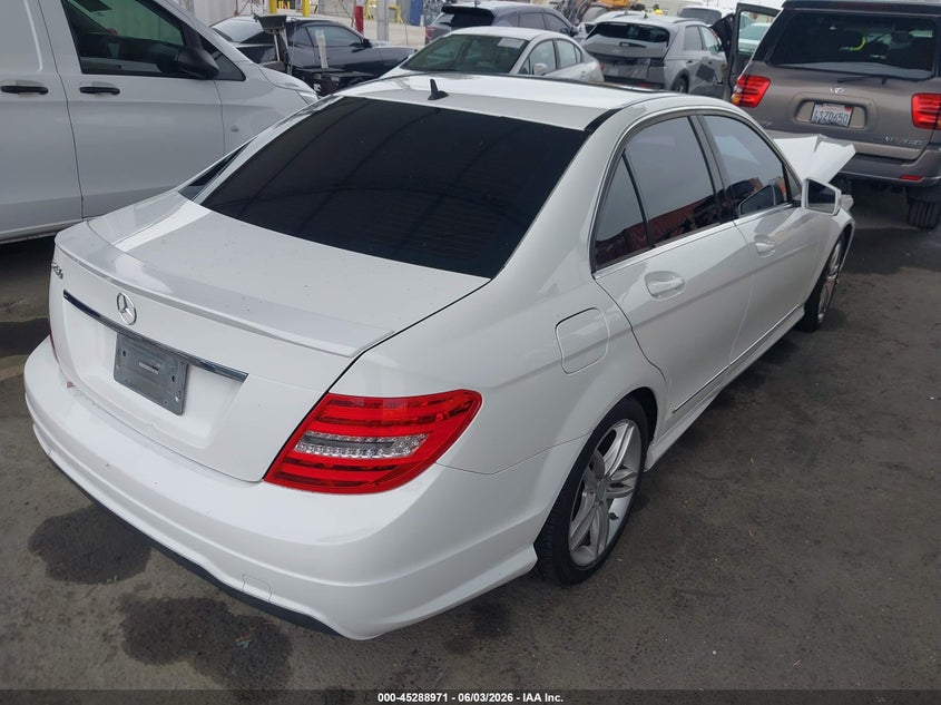 2013 Mercedes-benz C-klasse VIN WDDGF4HB0DA780436 IAAI salvage auction — FRONT END, Salvage Title, sold $925 on 2026-07-22 (photo 4)