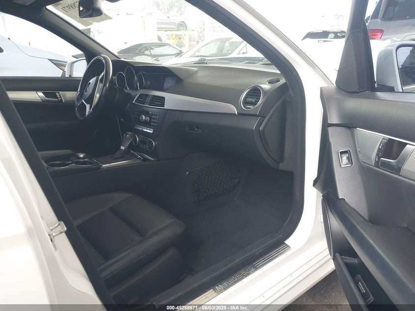 2013 Mercedes-benz C-klasse VIN WDDGF4HB0DA780436 IAAI salvage auction — FRONT END, Salvage Title, sold $925 on 2026-07-22 (photo 5)