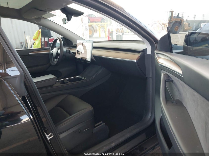 2023 Tesla Model y VIN 7SAYGDEF9PF925202 IAAI salvage auction — REAR END, Salvage Title, sold $14,100 on 2026-07-26 (photo 5)