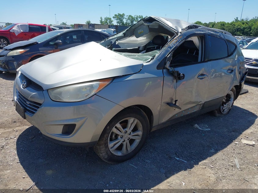 2011 Hyundai Tucson VIN KM8JU3AC2BU258076 IAAI salvage auction — BIO HAZARD, Clear (Tennessee), sold $375 on 2026-07-09 (photo 2)