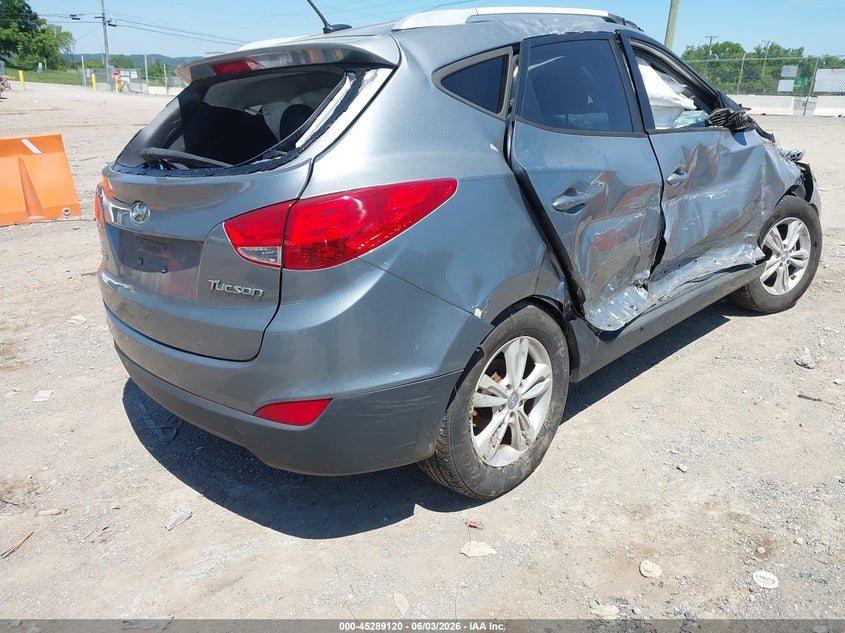 2011 Hyundai Tucson VIN KM8JU3AC2BU258076 IAAI salvage auction — BIO HAZARD, Clear (Tennessee), sold $375 on 2026-07-09 (photo 4)