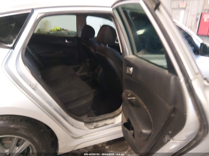 2019 Kia Optima VIN 5XXGT4L38KG310580 IAAI salvage auction — HAIL, Salvage Title, sold $2,350 on 2026-07-30 (photo 8)