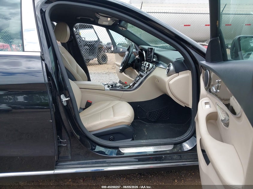2015 Mercedes-benz C-klasse VIN 55SWF4JB2FU045675 IAAI salvage auction — NORMAL WEAR, Salvage Title, sold $2,200 on 2026-07-22 (photo 5)