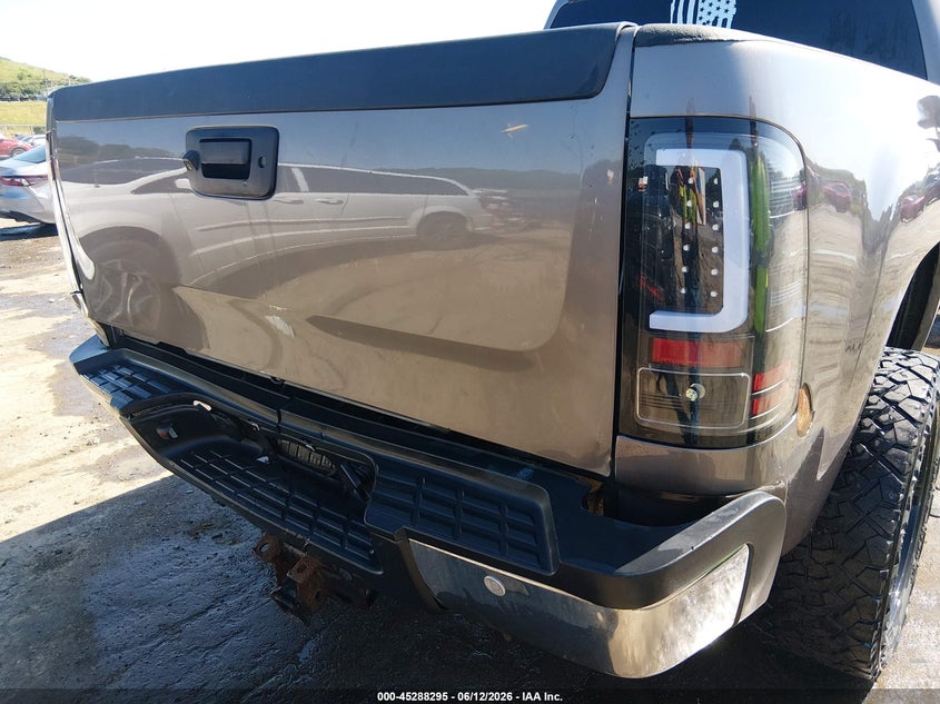 2012 Gmc SIERRA VIN 1GT120C86CF187665 IAAI salvage auction — REAR END, Salvage Title, sold $3,650 on 2026-07-31 (photo 6)