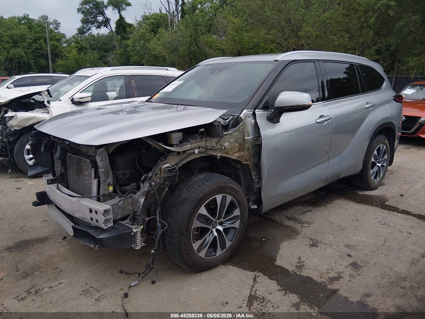 2022 Toyota Highlander VIN 5TDHZRBH6NS247057 IAAI salvage auction — FRONT END, Salvage Title, sold $17,400 on 2026-07-15 (photo 2)