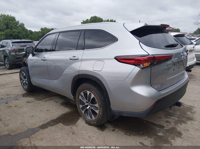 2022 Toyota Highlander VIN 5TDHZRBH6NS247057 IAAI salvage auction — FRONT END, Salvage Title, sold $17,400 on 2026-07-15 (photo 3)