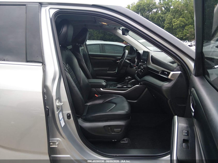 2022 Toyota Highlander VIN 5TDHZRBH6NS247057 IAAI salvage auction — FRONT END, Salvage Title, sold $17,400 on 2026-07-15 (photo 5)