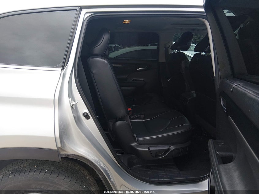 2022 Toyota Highlander VIN 5TDHZRBH6NS247057 IAAI salvage auction — FRONT END, Salvage Title, sold $17,400 on 2026-07-15 (photo 8)