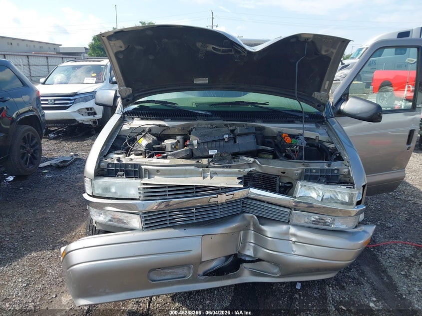 2001 Chevrolet Astro VIN 1GNDM19W01B132191 IAAI salvage auction — FRONT END, Junk (Oklahoma), sold $350 on 2026-07-07 (photo 6)