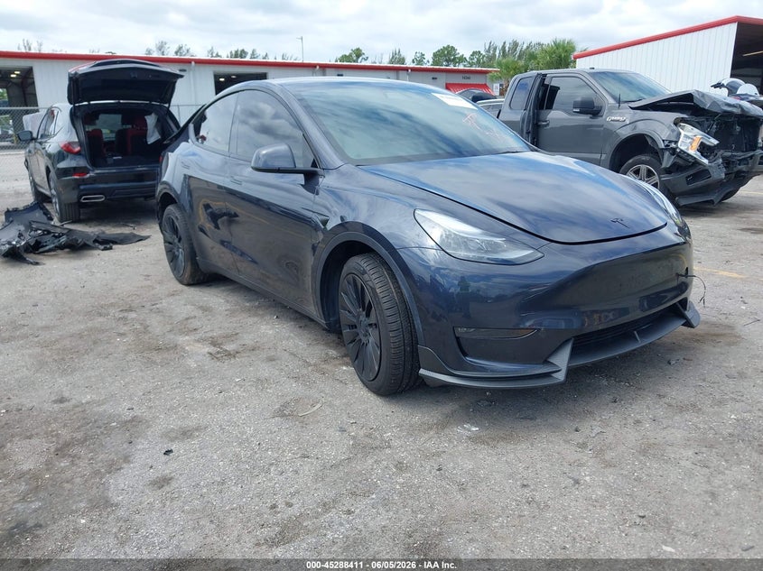 2024 Tesla Model y VIN 7SAYGDEE6RA313868 IAAI salvage auction — REAR END, Rebuildable (Florida), sold $18,100 on 2026-07-31 (photo 1)