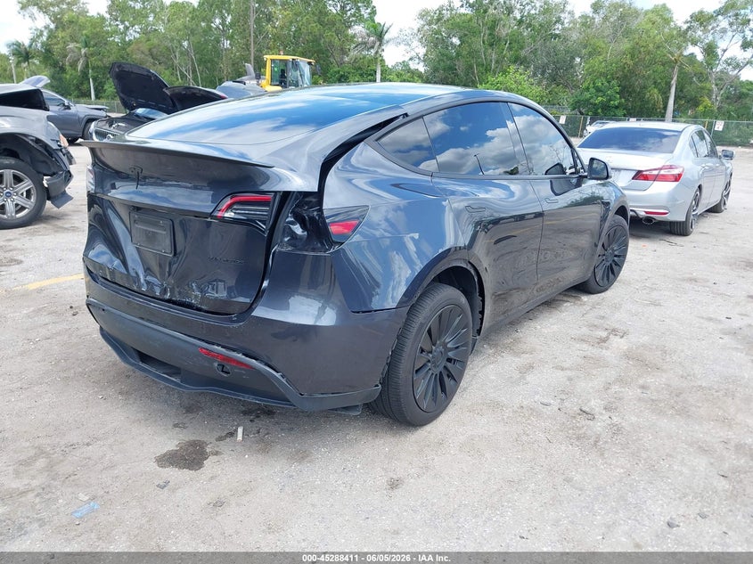 2024 Tesla Model y VIN 7SAYGDEE6RA313868 IAAI salvage auction — REAR END, Rebuildable (Florida), sold $12,100 on 2026-07-31 (photo 4)
